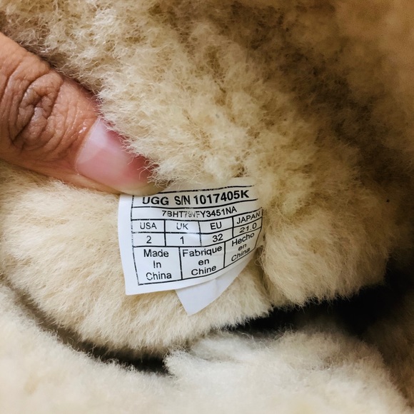 UGG Bailey Button - Picture 5 of 6